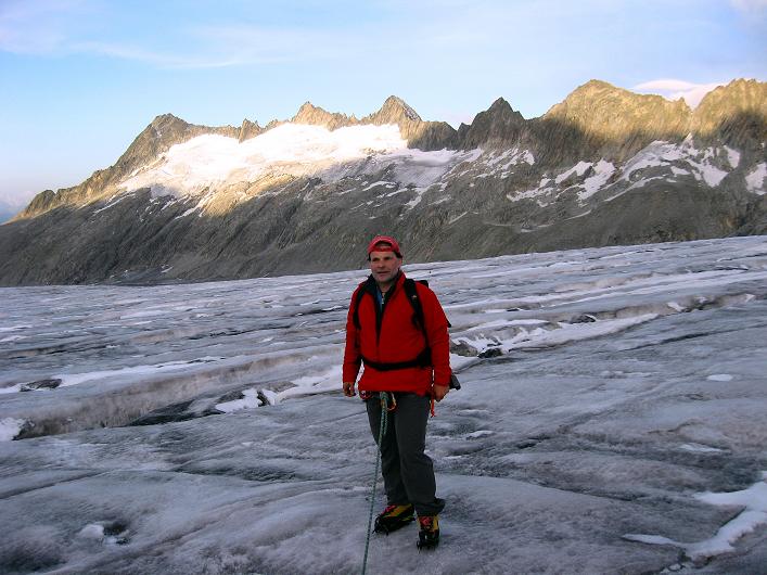 Foto: Andreas Koller / Wandertour / Dammastock (3630m) - Hauptgipfel der Urner Alpen / Bei Sonnenaufgang auf dem Rhonegletscher / 30.08.2007 04:56:48