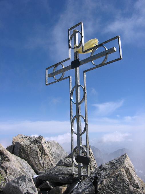 Foto: Andreas Koller / Wandertour / Dammastock (3630m) - Hauptgipfel der Urner Alpen / Den Gipfel des Dammastock ziert ein Kreuz / 30.08.2007 04:52:25