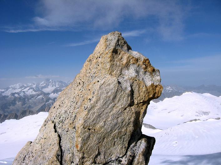 Foto: Andreas Koller / Wandertour / Dammastock (3630m) - Hauptgipfel der Urner Alpen / Felsen am Gipfel des Dammastock / 30.08.2007 04:48:15