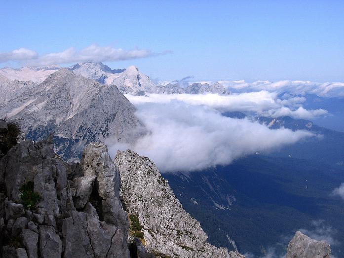 Foto: Andreas Koller / Klettersteigtour / Karwendel- und Mittenwalder Klettersteig (2384m) / Blick auf die Zugspitze (2963 m) / 31.08.2007 23:17:48