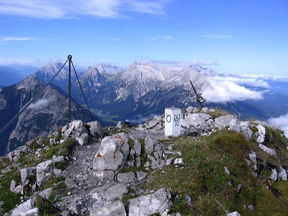 Foto: Andreas Koller / Klettersteigtour / Karwendel- und Mittenwalder Klettersteig (2384m) / Auf der Nördlichen Linderspitze / 31.08.2007 23:17:02