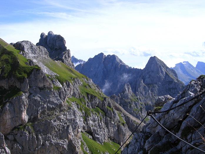 Foto: Andreas Koller / Klettersteigtour / Karwendel- und Mittenwalder Klettersteig (2384m) / Blick vom Mittenwalder Klettersteig auf den S-Grat der Westlichen Karwendelspitze / 31.08.2007 23:15:22