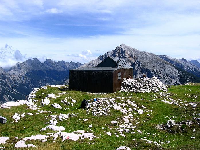 Foto: Andreas Koller / Klettersteigtour / Karwendel- und Mittenwalder Klettersteig (2384m) / Die kleine Tiroler Hütte (nicht bewirtschaftet 2007) / 31.08.2007 23:07:50