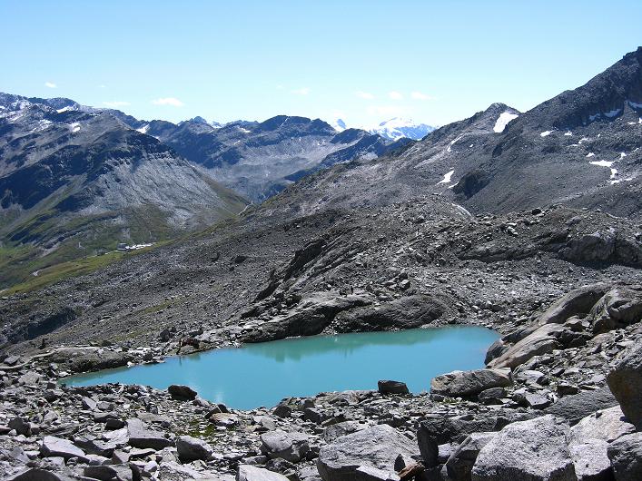 Foto: Andreas Koller / Wandertour / Über den SO-Sporn auf den Galenstock (3586m) / See bei der Sidelenhütte mit Blick auf den Furkapass / 01.09.2007 13:11:08
