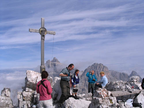 Foto: Andreas Koller / Klettersteigtour / Innerkoflersteig und Passportensteig auf den Paternkofel (2746 m) / Gipfelkreuz am Paternkofel / 27.12.2006 18:46:14