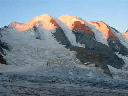 Foto: Andreas Koller / Wandertour / Piz Palü - Eisriese in der Berninagruppe (3905 m) / Die drei Berninapfeiler (Hauptgipfel in der Mitte) / 27.12.2006 17:48:14
