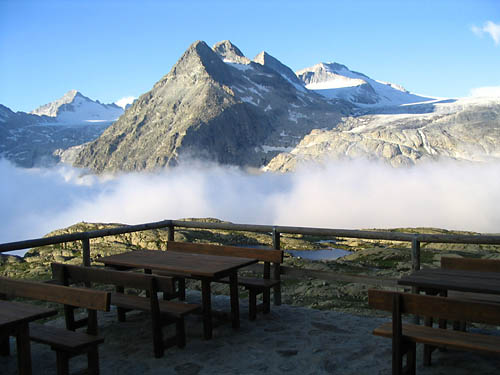 Foto: Andreas Koller / Wandertour / Cresta Croce und Cannone 149 (3330 m) / Blick von der Madronhütte auf die Lobbia alta (3196 m) und die Cresta Croce / 27.12.2006 17:51:07