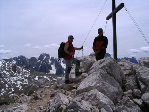 Foto: Andreas Koller / Wandertour / Schlern und Grödner Höhenweg (2656 m) / Gipfelkreuz am Petz / 27.12.2006 18:02:37