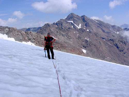 Foto: Andreas Koller / Wandertour / Hintere Eggenspitze - auf den höchsten Gipfel über dem Ultental (3443 m) / Am Weißbrunnferner mit Zufrittspitze im Hintergrund / 27.12.2006 18:04:43