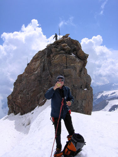 Foto: Andreas Koller / Wandertour / In den südliche Walliser Alpen auf die Ludwigshöhe (4341 m) / Die letzten versicherten Meter aufs Balmenhorn / 27.12.2006 18:04:46