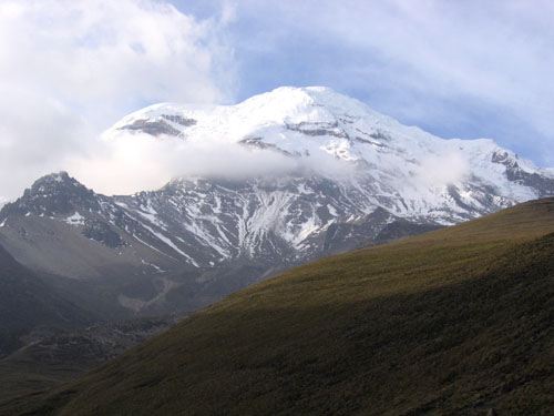 Foto: Andreas Koller / Wandertour / Wandertour in große Höhen im Chimborazo-Massiv (4463 m) / Der Chimborazo (6310 m), der König der ecuadorianischen Anden / 27.12.2006 18:05:18