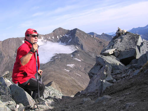 Foto: Andreas Koller / Wandertour / Ins Herz der Granatspitzgruppe (3232 m) / Aufstieg auf die Gradötzspitze mit Großen Muntanitz im Hintergrund / 27.12.2006 18:07:13