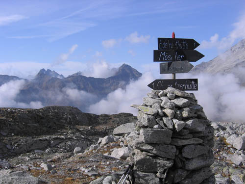 Foto: Andreas Koller / Wandertour / Vom Neves-Stausee auf den Großen Möseler (3480 m) / Wegweiser auf 2500 m / 27.12.2006 18:07:49