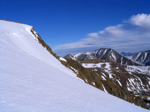 Foto: Andreas Koller / Wandertour / Großer Ringkogel und Pletzen (2345 m) / Am Gipfelhang zum Ringkogel mit Blick auf den Hochreichhart (2416 m) / 27.12.2006 18:09:11
