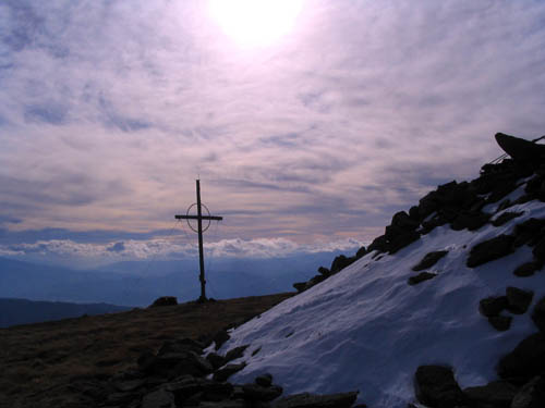 Foto: Andreas Koller / Wandertour / Großer Ringkogel und Pletzen (2345 m) / Gipfelkreuz am Ringkogel / 27.12.2006 18:09:11